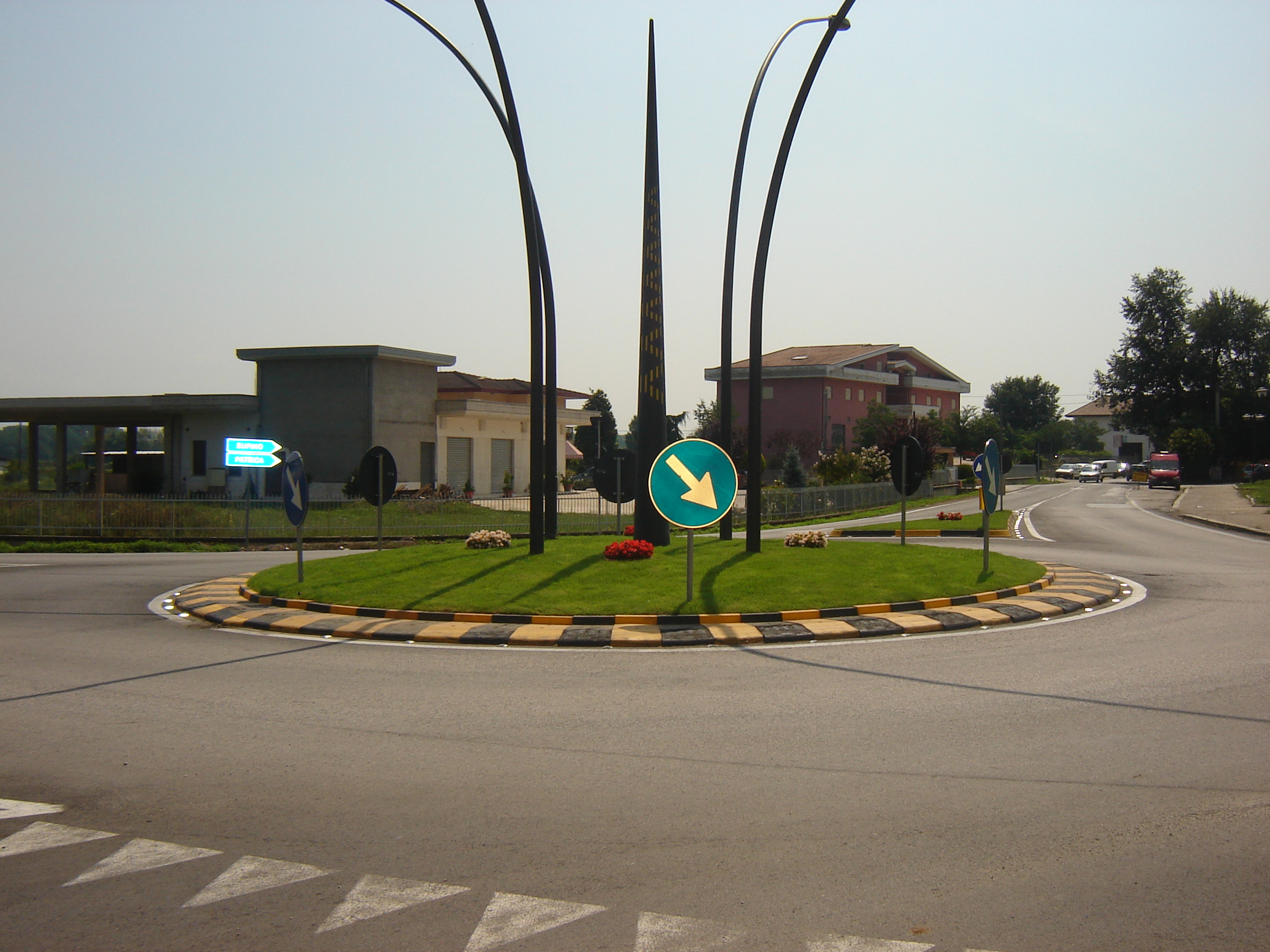 Roundabout in Italy.JPG